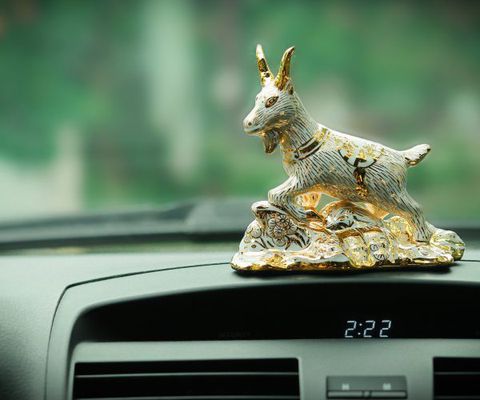 Hướng dẫn chọn vật trang trí ô tô phù hợp phong thủy với người tuổi Ngọ